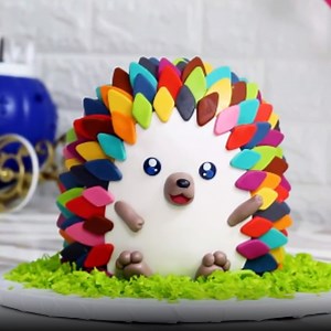 Easy and adorable hedgehog cake recipe 🦔 | Koalipops