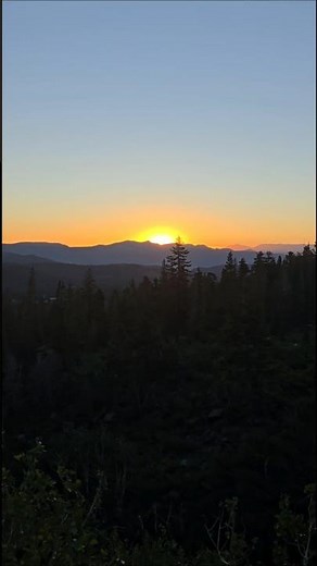 Made it just in time for sunrise at Twin Lakes Vista | Mammoth Lakes California
