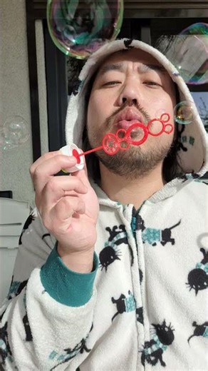 ASMR Candy Cane eating & blowing bubbles sounds #youtubeshorts #shorts