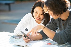 誘惑の仕方とは？男心に効く誘惑術とは [恋愛] All About