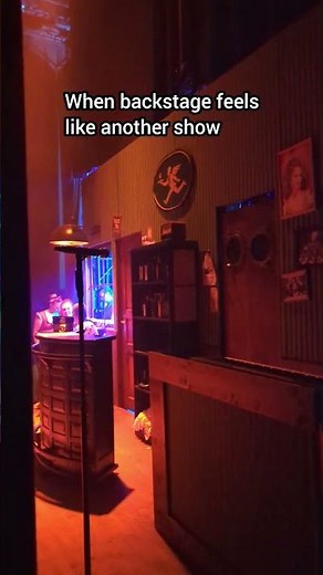 Rotating theatre stage