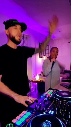 NOTHING BUT BIG TUNES 🙌🏼 #backintime #goodvibes #throwback #music #dj #oldskool #oldschool #livestream #reels | BACK IN TIME UK