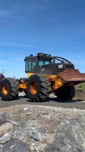 CAT 535B putting in the work at the Anchor Point Boat Launch pt.2 #alaska#Anchor Point Boat Launch