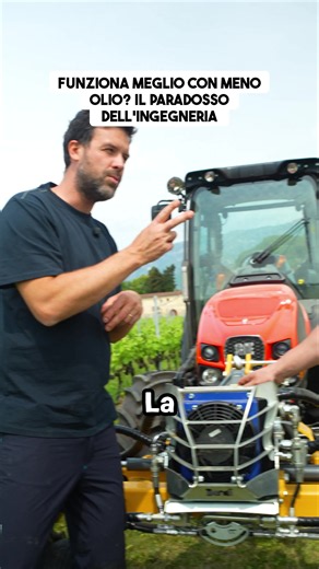 Chi l’avrebbe mai detto? Esiste una macchina che sfida le leggi dell’efficienza classica: funziona paradossalmente meglio con meno olio! Invece di richiedere enormi quantità, questo gioiello dell'ingegneria ne gestisce al massimo 50 litri, bypassando tutto l'eccesso. Un vero capolavoro di ottimizzazione che rompe gli schemi tradizionali della meccanica agricola. #ingegneria #innovazione #meccanica #agricoltura #tecnologia