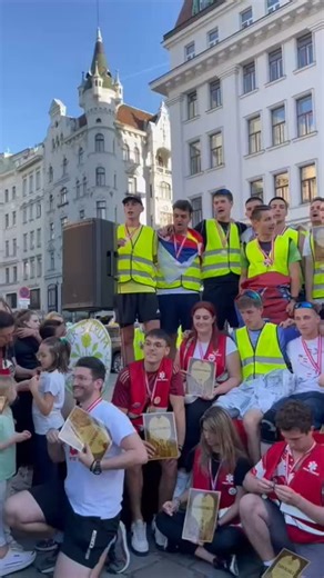 “Tamo daleko, daleko od mora, Tamo je selo moje, tamo je Srbija.” ❤️ Maratonci, Srbija je ponosna na vas! ✊🏻 | Nova.rs