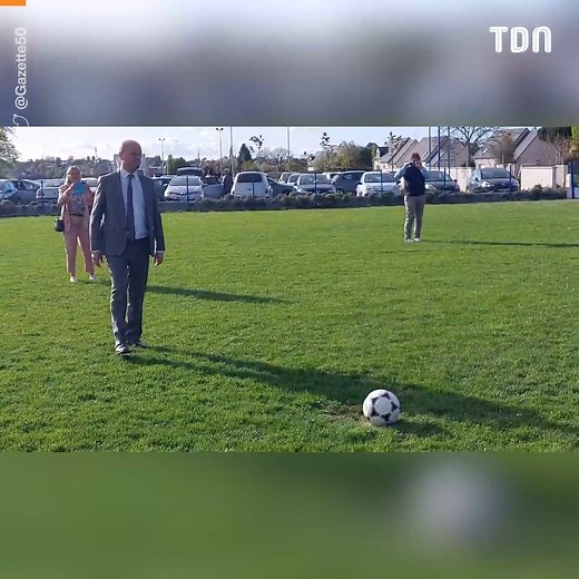 199K views · 1.7K reactions | Jean-Michel Blanquer chute sur un terrain de foot  | Le Tribunal Du Net | Facebook