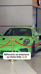 Millonario se estaciona en Hello Kitty 😨😳 | PRONTO AUTO SERVICIO