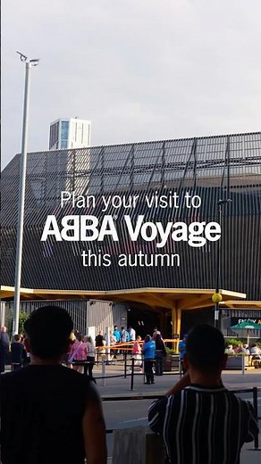 A visit to ABBA Voyage this autumn awaits 🌇🍂