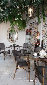 🎊🍰ถ้าพูดถึงทีปาร์ตี้ไพรเวทที่ได้ทั้งความเป็นส่วนตั๊วส่วนตัว☕️🍹🧁🫖 และความอร่อยคุ้มค่า ก็ต้องยกให้ร้านเจบีเบเกอร์รี่กันเลยค๊า JB’s Bakery 🧁มีขนมเบเกอร์รี่ทำสดใหม่ให้เลือกทานเยอะมว๊าก คอทีปาร์ตี้ตัวจริงอย่างเรา กินปุ๊บรู้เลยว่าทางร้านใช้เนยพรีเมียม และวัตถุดิบอย่างดี 🫖อีกหนึ่งความพิเศษไม่เหมือนใครคือ✨️ชาร้อนของที่นี่เป็นชาจีนเบลนเอง 🫖🍰ชาเข้มข้นมาก 1 เหยือกรินได้ถึง 7-8 น้ำ แนะนำให้กรองชา 2 ชั้น จะได้น้ำชาที่ไม่มีตะกอนเลยจ้า หอมมากจริงๆ และมีชื่อไพเราะเหมือนบทประพันธ์ในวรรณคดี 🎁พี่เค้าบริก