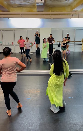 Fun Bollywood Dance Tutorial with Chamma Chamma