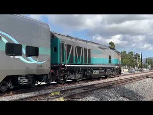 Metrolink Train Crossing Kellogg Drive (10/3/2025)