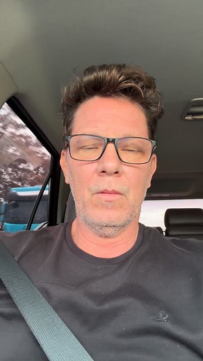 Logo mais, o senador @flaviobolsonaro fará um pronunciamento. | Mario Frias