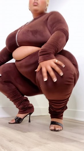 N A O on Instagram: "Go awffff 💅🏾 "Look At Me Now" Velour Set @rebdolls code nao20 P.S. are y’all excited for tomorrow? 👀 word on the street is… I’m shutting down Halloween!"