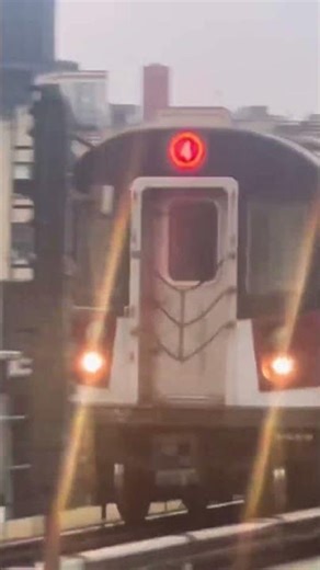 Downtown r142a 4 train arrives at 170