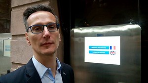 Batorama vient de mettre à votre service 4 guichets automatiques à l'extérieur de sa boutique, 18 place de la Cathédrale. Vous pouvez désormais acheter vos tickets en toute simplicité et ce, en moins d'1 minute ! Démonstration dans cette petite video. | Batorama