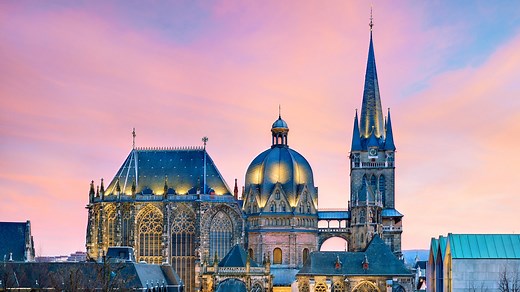Verwunschene Wälder, heiße Quellen, Fachwerkflair: Entdecke das Aachener Land am Wochenende!