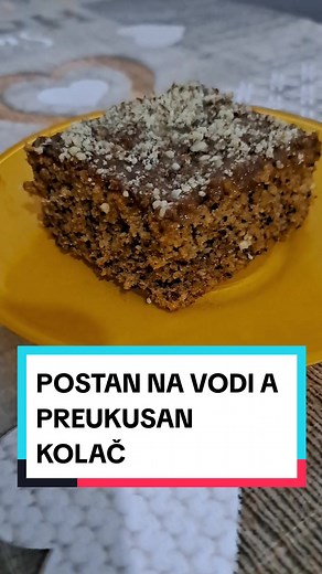 POSTAN NA VODI A PREUKUSAN KOLAČ POTREBNO JE: 300 grama brašna, 120 grama šećera, 100 grama oraha 20 grama za posipanje, 130 grama džema, 1 prašak za pecivo, 1 kašičica sode bikarbone. oko 400 ml. kisele vode. Sve lepo izmešati i staviti u rernu zagrejanu na 200 stepeni i peći 15 minuta pa smanjiti na 180 i peci jos 15.Prijatno😊#posnonavodi #post #recept #ukusno #desert #kolac #kolaci