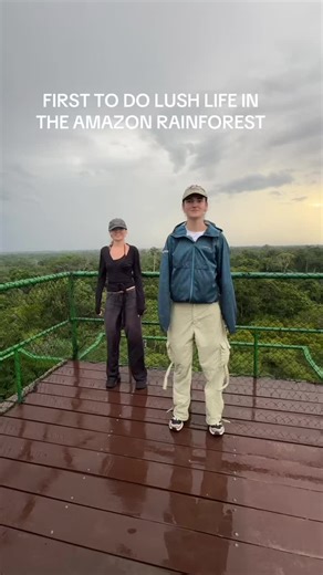 LUSH LIFE IN THE AMAZON🌴🌺🍾🇵🇪 (filmad av vår gulliga guide) #fördig #foryou #lushlife #amazonas #peru