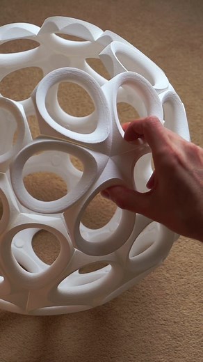 Exploring the Pentagonal Hexecontahedron Lamp Design