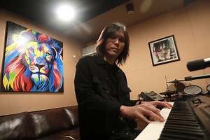 Lirik Lagu Symphoni Yang Indah - Once Mekel: Kau Bagai Aroma Penghapus Pilu - Tribunnews.com