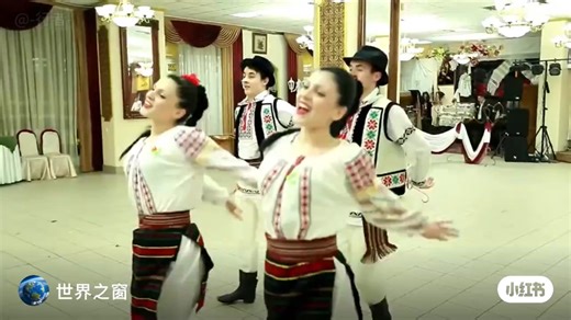 #每天了解一个國家55 摩尔多瓦共和国（Republic of Moldova）是东欧的一个内陆国家，位于罗马尼亚与乌克兰之间，虽国土不大，却历史复杂、文化多元。 基本概况 • 首都：基希讷乌（Chișinău） • 人口：约260万 • 语言：罗马尼亚语（官方语言） • 货币：摩尔多瓦列伊（MDL） • 政体：共和国制 地理与环境 • 地形以丘陵和平原为主，土地肥沃 • 属温带大陆性气候，适合农业 • 无出海口，但靠近黑海区域 历史简述 • 历史上多次处于罗马尼亚、奥斯曼帝国、俄罗斯帝国、苏联的势力范围 • 1991年苏联解体后独立 • 境内存在**德涅斯特河沿岸地区（外德涅斯特）**的政治争议问题 经济特点 • 以农业为主：葡萄、葡萄酒、向日葵、小麦 • 葡萄酒产业尤为著名，是国家名片之一 • 经济规模较小，对外劳务和汇款占比较高 文化与特色 • 文化受罗马尼亚、斯拉夫、苏联影响明显 • 民族音乐、传统舞蹈和乡村文化保存较好 • 拥有世界著名的地下酒窖（如米列什蒂·米奇） 国际定位 • 位于东西方交汇地带 • 在欧洲事务中处于地缘政治敏感位置 • 近年积极寻求与欧洲一体化发展 | 