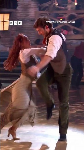 George and Alexis are right at home in this routine. Consider ourselves impressed! 😍