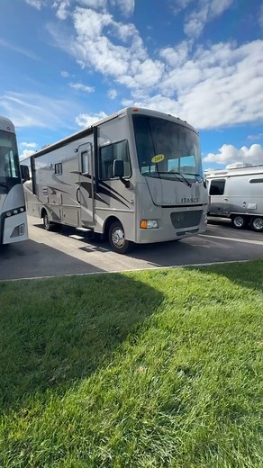 11K views · 215 reactions | Let’s check out this used 2014 Winnebago Itasca SunStar 31KE at Colonial RV in Millstone Township New Jersey. 31 foot class a gas motorhome has a large slide out with dinette and sofa, a front, overhead bunk, a large center galley kitchen, I always split bath with shower and toilet, and a walk around queen bed in the back. Colonial RV #camping #rv #motorhome | New Jersey Outdoor Adventures with Patrick | Facebook