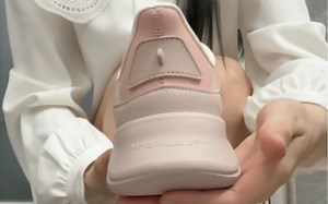 好轻巧！不愧是国货之光！跑八百就靠它了！