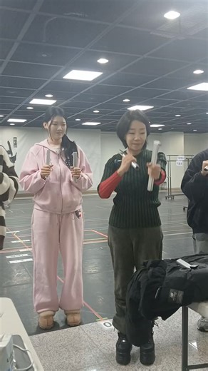 서병구 on Instagram: "김문정감독이 들려주는 성탄절 선물 모두들 메리크리스마스! 뮤지컬 몽유도원 연습실에서ᆢ"