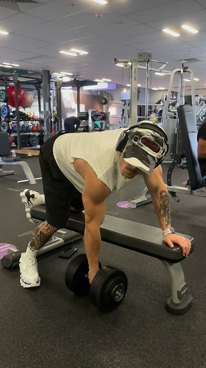 TECHNIQUE TUESDAY 💥 Single arm dumbbell row helps sculpt your last, improve balance, and boost your pulling strength. Remember: form over ego - slow, controlled reps win every time. 🏋🏽‍♂️ ✅ Keep your spine neutral ✅ Pull your elbow toward your hip (not straight up!) ✅Control the weight - no swinging ✅Squeeze your lats at the top Strong rows = strong posture 👊 #TechniqueTuesday #FormFirst #BackDay #FitnessTips | Anytime Fitness