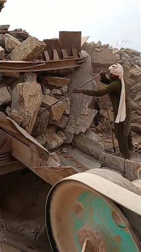 Giant Machine Destroying Rocks! rock crushing #crushingtime #viralvideo #yt #shortsfeed