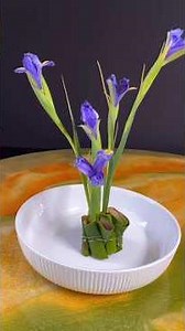 Dutch Iris - P1 of 2 #flowermaking #ikebana #flowerarrangementideas