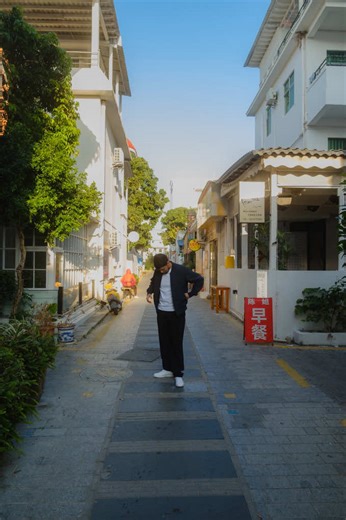 Chasing Colors and Sunbeams in Shenzhen, China