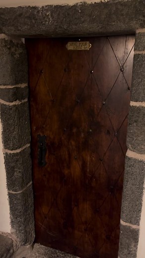 Ladies and Gentlemen, loo / toilet seat etiquette. #etiquette #lifestyle #lifecoach #royalbutler #TheRoyalButler #fyp | The Royal Butler