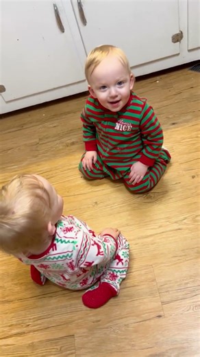 Double trouble Twin babies video - Peachy Vines #shorts #baby #twinbabyvideos