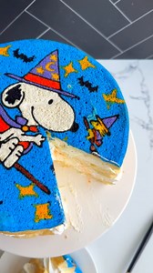 Happy October 1st 🤎 Learn how to make these Designed Sponge Cakes before Halloween! 🎃 Full recipe! 🤎 https://thesqueakymixer.com/complete-guide-designed-sponge-cakes/ | The Squeaky Mixer