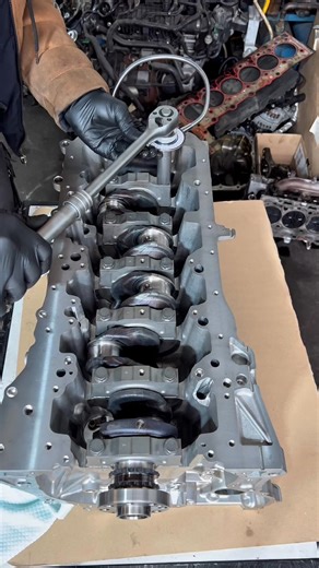 BMW X5 M50D . Engine F15 N57X . (Part 1) Installing the crankshaft #bmw #crankshaft #n57x #f15 #m50d #x5 BMW Deutschland Teil 19 | Kasem Auto Mechanic