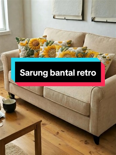 Sarung bantal retro dengan corak bunga matahari ni memang buat ruang tamu nampak ceria, cozy dan penuh vibe santai ala kampung moden. 🌻💛 #SarungBantalRetro #DekorasiRumah #HiasanRuangTamu #RetroStyle #VibeSantai