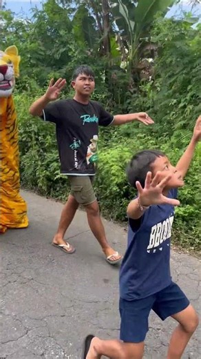 RAMA MABROL BERSAMA BARONGAN KUNING
