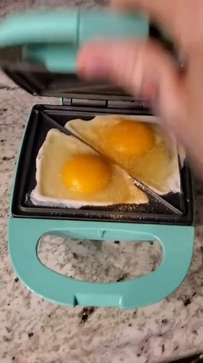 making eggs in my sandwich maker So easy!