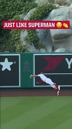 Kevin Pillar LAYS OUT! 👏