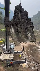 The process of lifting landscape stones #StoneLifting #HeavyLoad #LandscapeWork | Ogunquit, Maine Oceanfront Rentals