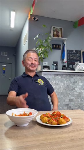 Mera gift bhul gaye toh mat ana 😂 Bestie ko bhejo ↗️ Save karlo! 🇮🇳 🇳🇵 🇨🇦! Mr Momo serves desi style chowmein, steamed and fried specialty momos. Save this so you remember! Mr. Momo is located at 2453 Lake Shore Blvd W, Etobicoke, ON M8V 1C7 Don’t forget to FOLLOW- so we can show you more yummy food 😋 🎥: @spryngdigital @Dhaiwatsant | Mr. Momo