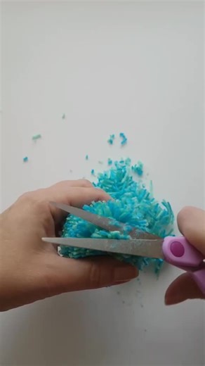 DIY: How to Make a Pom Pom with Pom Pom Maker