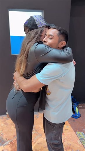 luisa Bunny on Instagram: "Así que se me encuentran acérquense ❤️ #fan #cumpleaños #abrazo #mifan #fans #amor"