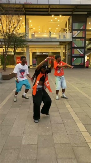 Azeka Azeka Amapiano Dance Challenge 🖤🔥#amapiano0hub #amapiano #amapianodance #amapianochallenge