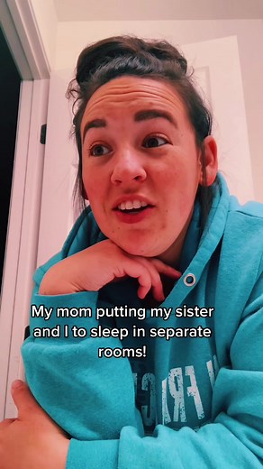 Sleeping walking can be so creepy!!#foryou #viral #sleep #walking #truestory #storytime #scary #mylife #sisters #JetPuffedSmourth #creepy #crazy #fy