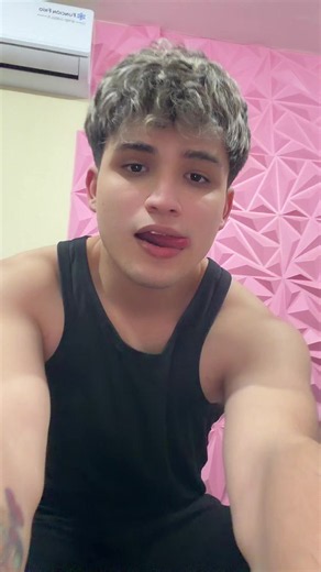 Ronroneame gatita😏