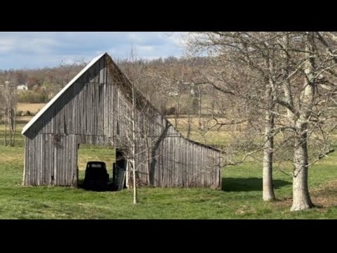 Old Barn & Country Music | Rustic Farm Atmosphere 🌾