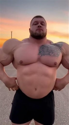 “USA Power Physique 💥 Extreme Flexing in Slow Motion”